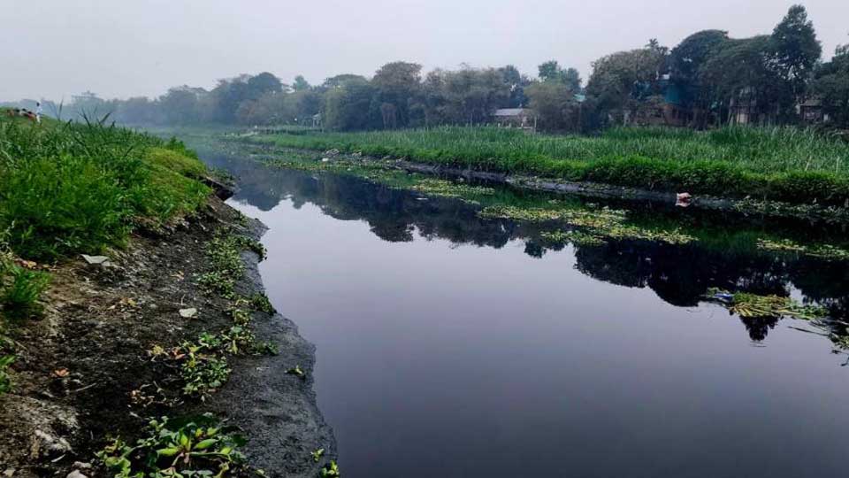 নদী দূষণ: জীববৈচিত্র্য ও জনস্বাস্থ্যের জন্য বাড়ছে উদ্বেগ